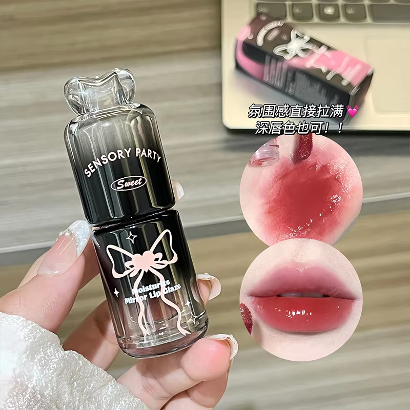 感官派对蝶漾柔蜜镜面唇釉——持久水润，不易沾杯，打造嘟嘟水光唇彩