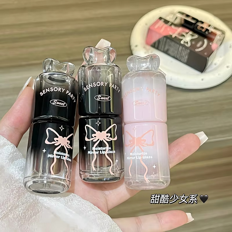 感官派对蝶漾柔蜜镜面唇釉——持久水润，不易沾杯，打造嘟嘟水光唇彩